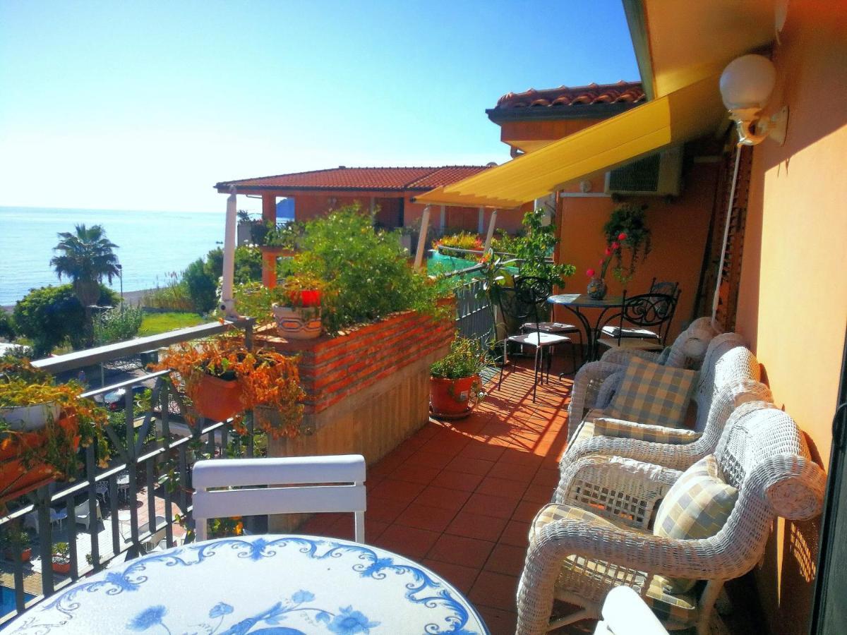 Apartamento Taormina By The Sea Mazzeo Exterior foto